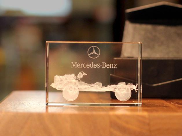 3D Glas Innengravur im Würfel für Mercedes Benz
