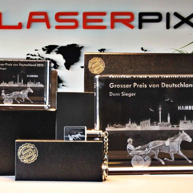 Laserpix Büro Austellung von Würfeln mit 3D Gravur für den Grossen Preis von Deutschlad von 2015 Award für den Sieger