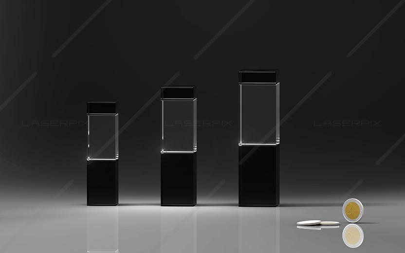 Schwarzglas Award mit Klarem Glas zwischen zwei Schwarzglas Würfeln