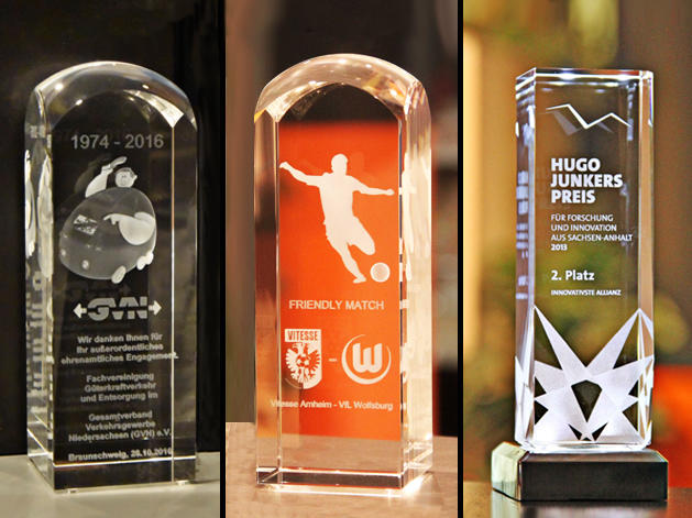 Drei 3D Awards von Laserpix Rundglas mit Sockel für Fußball und Hugo Kunkers