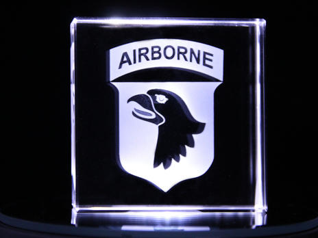 Flachglas mit 2D Gravur für Bundeswehr Airborne Einheit von Laserpix