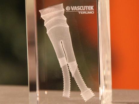 Gravur im Würfel für VASCUTEK 3D Gravur mit Pumpe