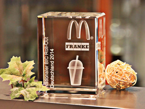 Franke Award für McDonalds Deutschland 2014 in 3D Gelasert Würfel Quader