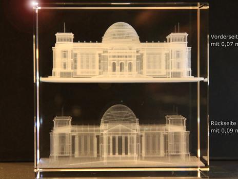 Reichstag unterschiedliche Punktunk Laser Gravur 2D im Glas