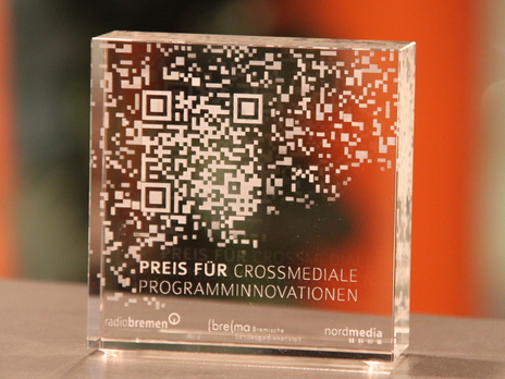 Crossmedaile Award im Flachglas Obelisk 2D und 3D Gravur von Bild und Text