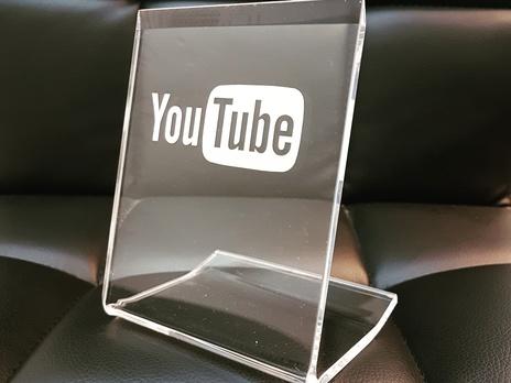 Youtube Plexiglas GRavur von Laserpix Sockel für YOutube Awards