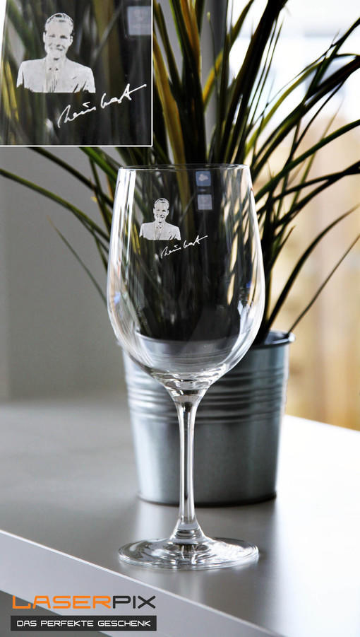 Glas und Gastro Gravur auf Weinglas mit Bild und Unterschrift für Restaurant Besitzer
